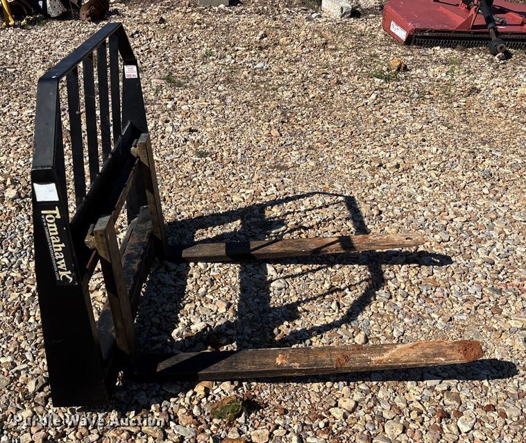 image for item EV3192 Tomahawk 42