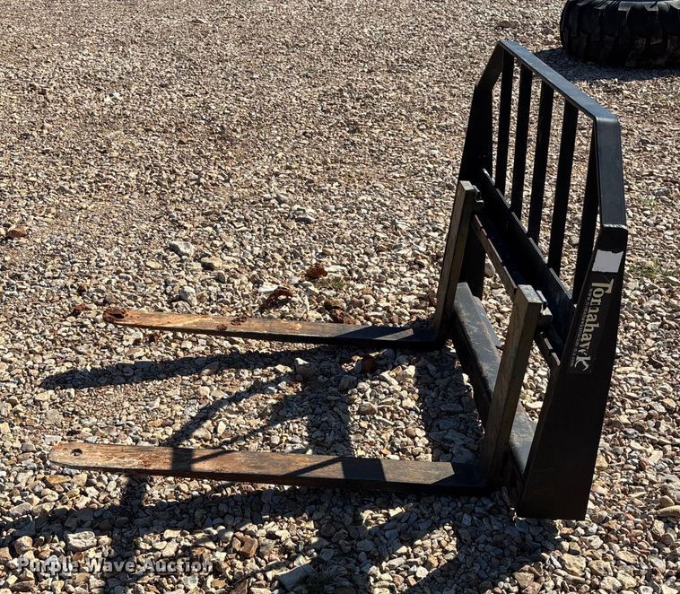 image for item EV3192 Tomahawk 42