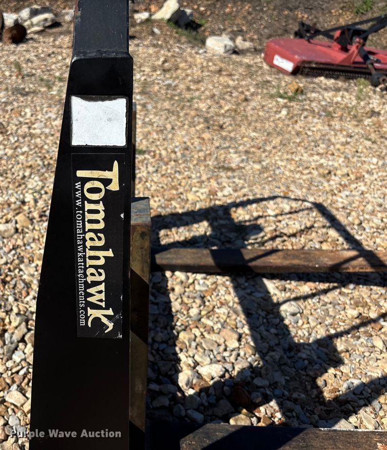 image for item EV3192 Tomahawk 42