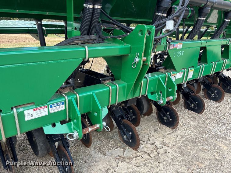 image for item EV3195 Great Plains 2525A grain drill