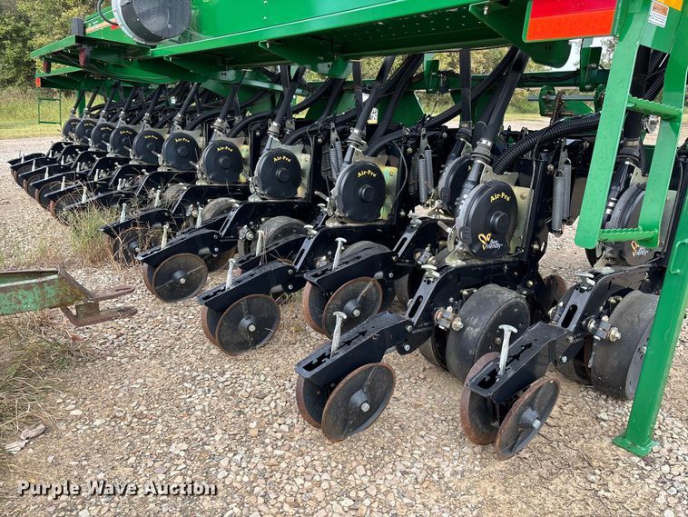 image for item EV3195 Great Plains 2525A grain drill