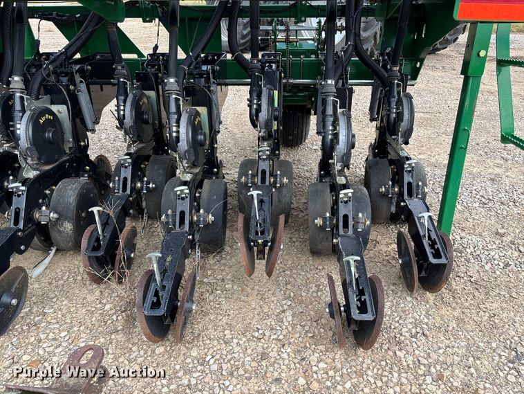 image for item EV3195 Great Plains 2525A grain drill