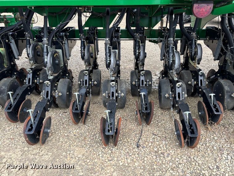 image for item EV3195 Great Plains 2525A grain drill