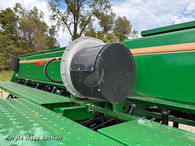 image for item EV3195 Great Plains 2525A grain drill