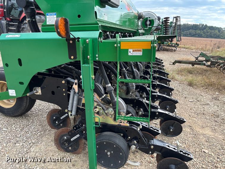 image for item EV3195 Great Plains 2525A grain drill