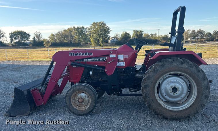 image for item FI0015 Mahindra 4025 tractor