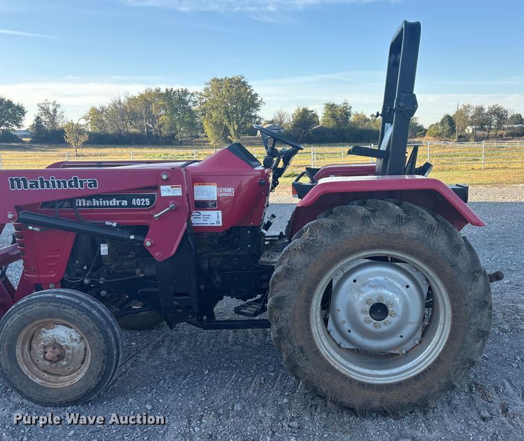 image for item FI0015 Mahindra 4025 tractor