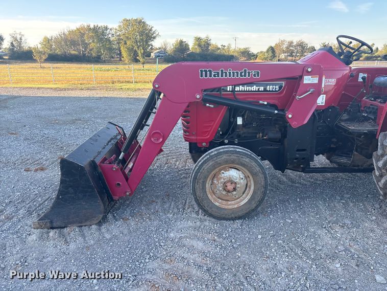 image for item FI0015 Mahindra 4025 tractor