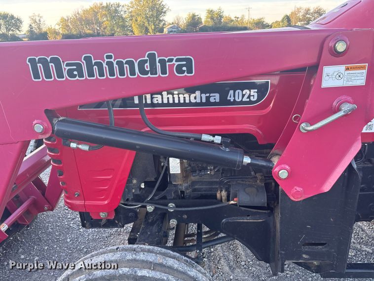 image for item FI0015 Mahindra 4025 tractor