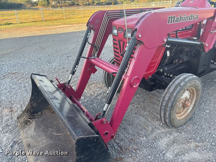 image for item FI0015 Mahindra 4025 tractor
