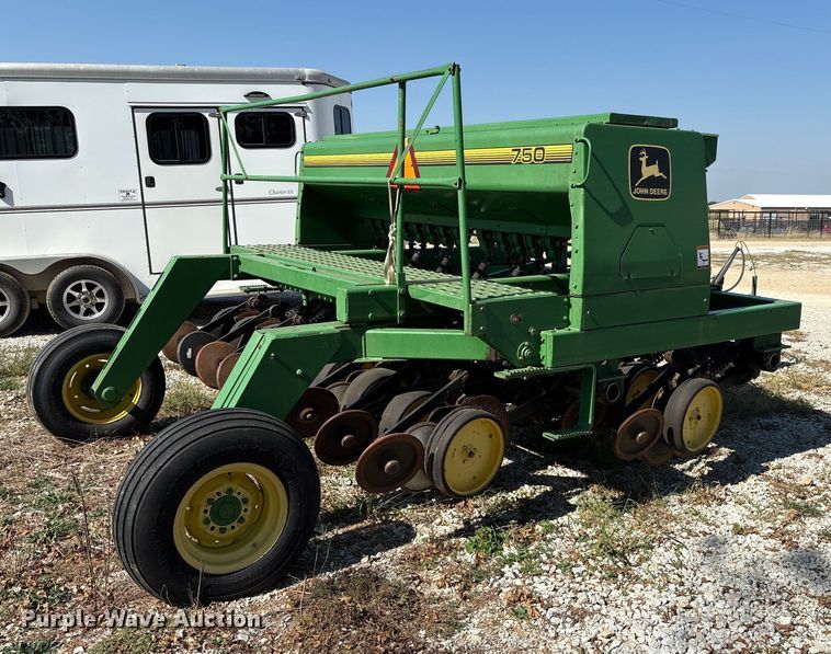 image for item GH9451 John Deere 750 grain drill