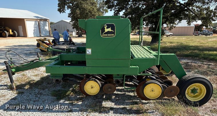 image for item GH9451 John Deere 750 grain drill