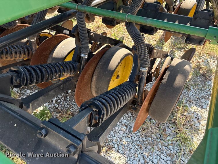 image for item GH9451 John Deere 750 grain drill