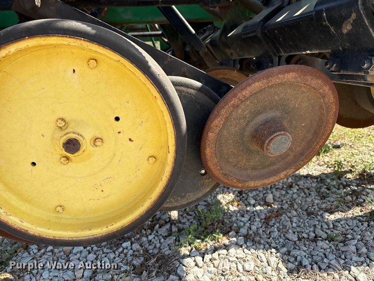 image for item GH9451 John Deere 750 grain drill