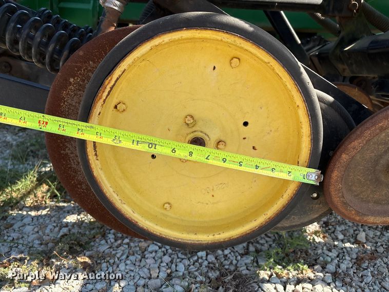 image for item GH9451 John Deere 750 grain drill