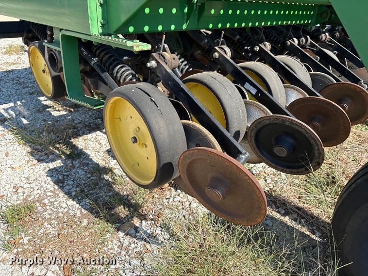 image for item GH9451 John Deere 750 grain drill