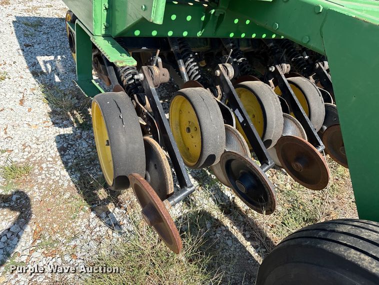 image for item GH9451 John Deere 750 grain drill