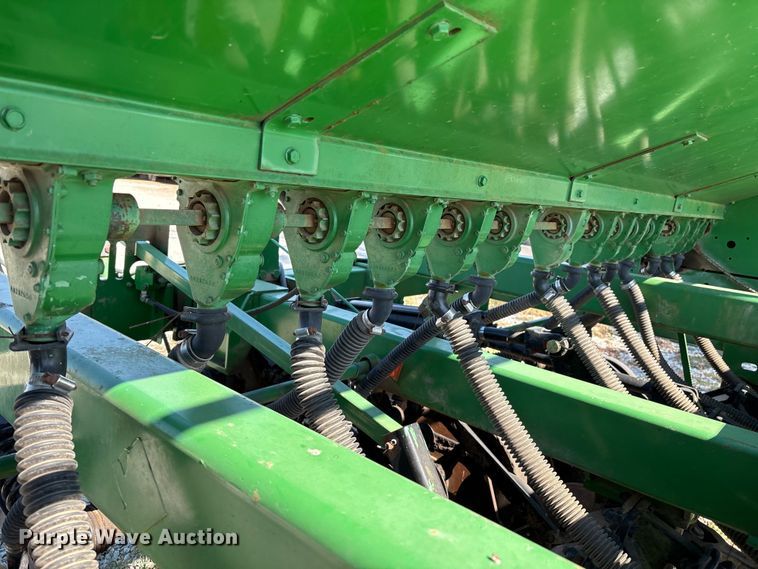 image for item GH9451 John Deere 750 grain drill