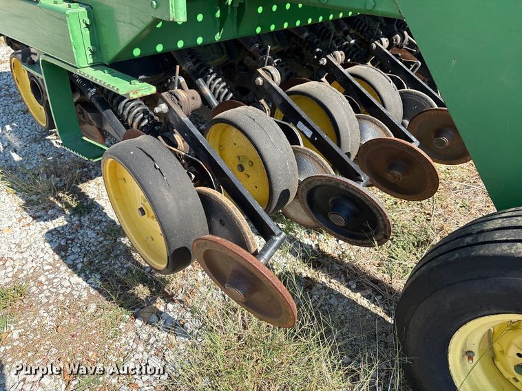 image for item GH9451 John Deere 750 grain drill