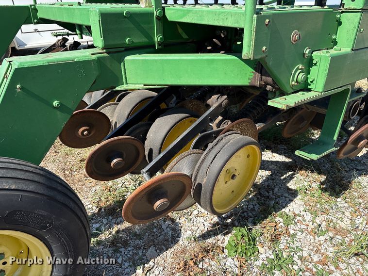 image for item GH9451 John Deere 750 grain drill