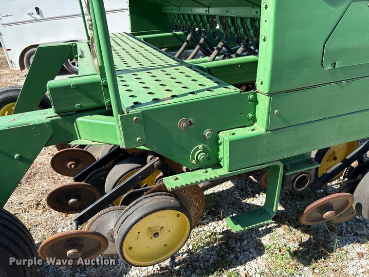 image for item GH9451 John Deere 750 grain drill