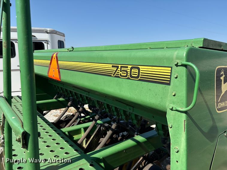 image for item GH9451 John Deere 750 grain drill