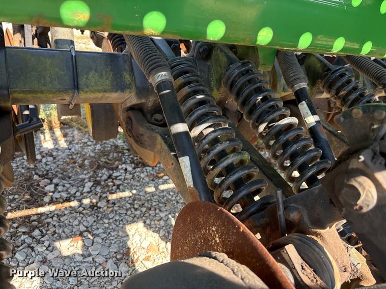 image for item GH9451 John Deere 750 grain drill