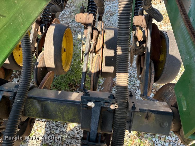 image for item GH9451 John Deere 750 grain drill
