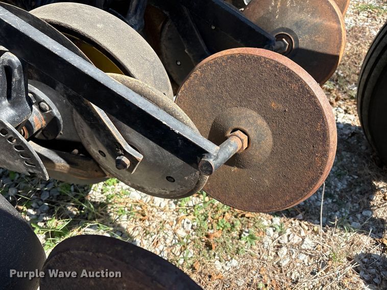 image for item GH9451 John Deere 750 grain drill