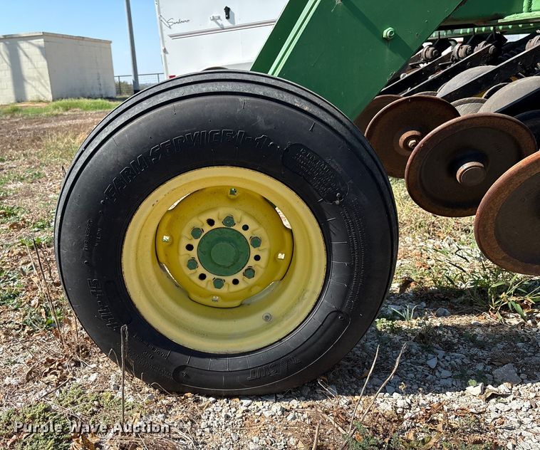 image for item GH9451 John Deere 750 grain drill