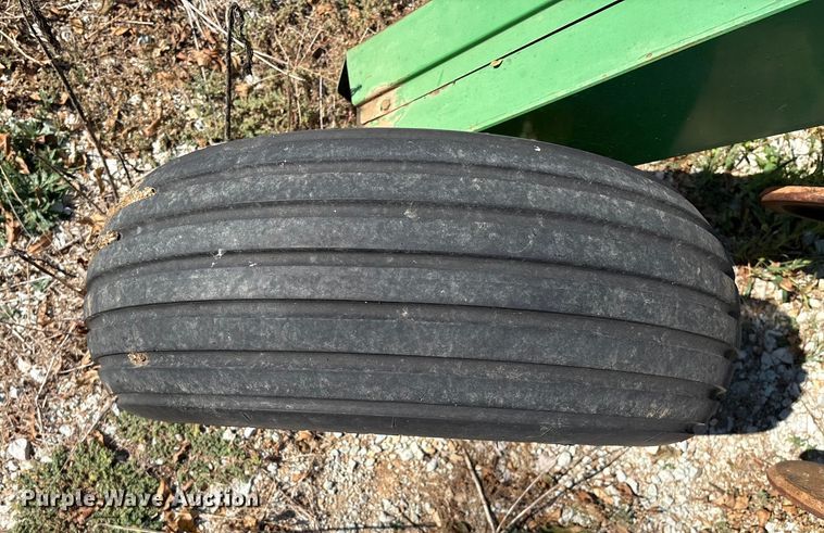 image for item GH9451 John Deere 750 grain drill