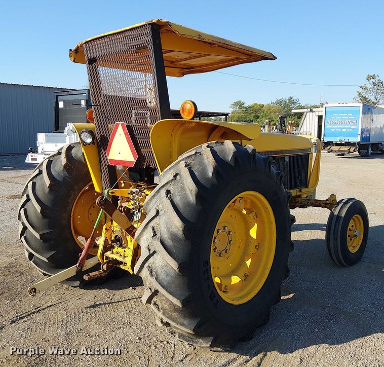 image for item NU9756 John Deere 2555 tractor