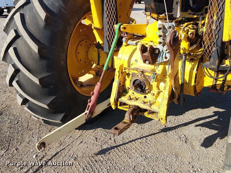 image for item NU9756 John Deere 2555 tractor