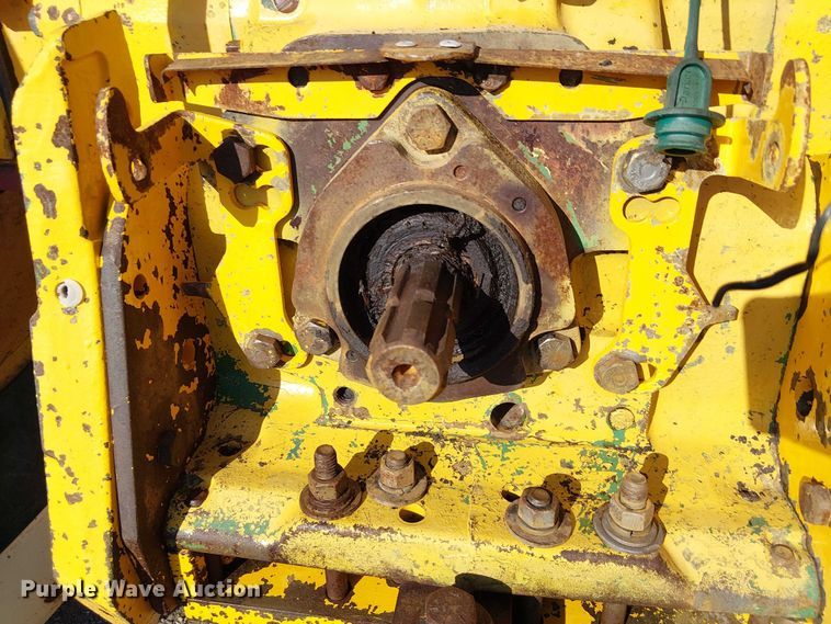 image for item NU9756 John Deere 2555 tractor