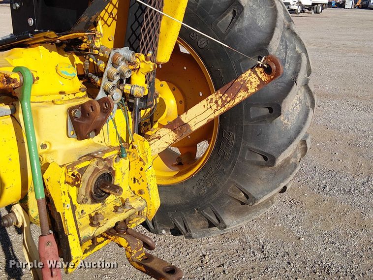 image for item NU9756 John Deere 2555 tractor