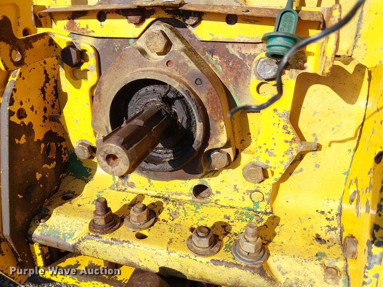 image for item NU9756 John Deere 2555 tractor