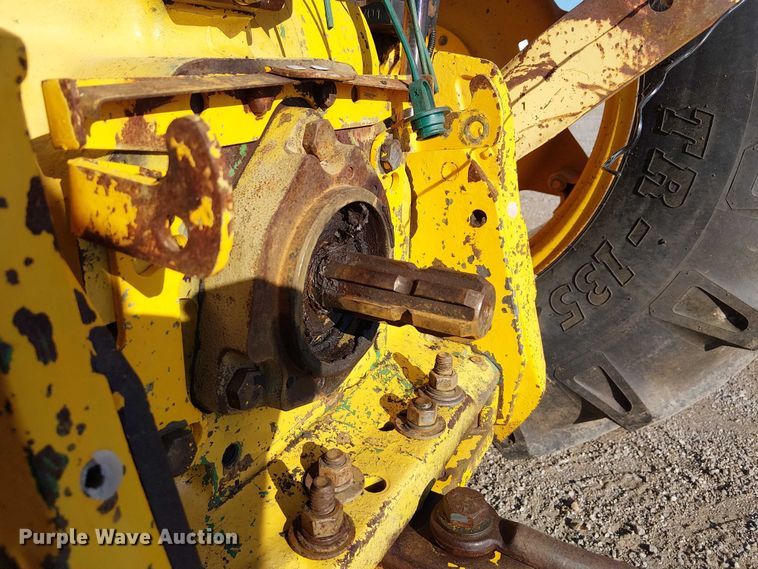 image for item NU9756 John Deere 2555 tractor