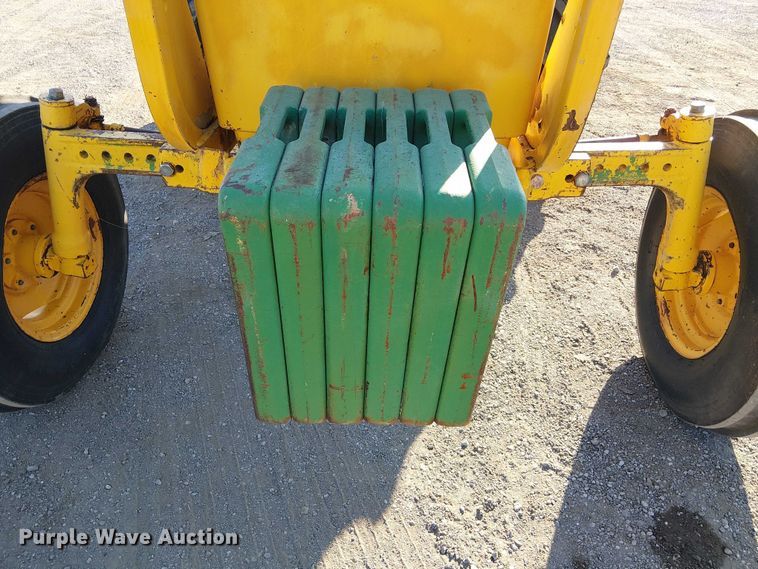 image for item NU9756 John Deere 2555 tractor