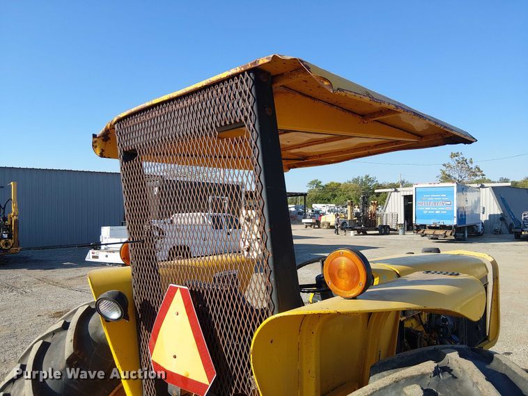 image for item NU9756 John Deere 2555 tractor