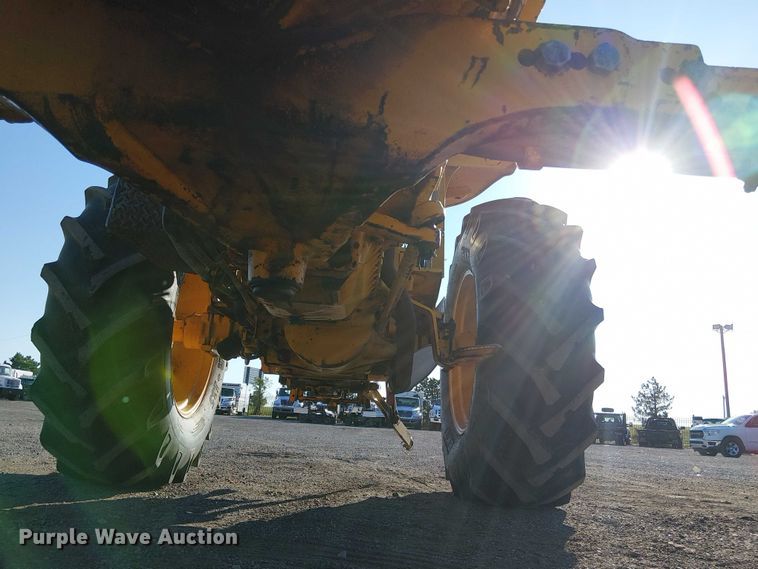 image for item NU9756 John Deere 2555 tractor