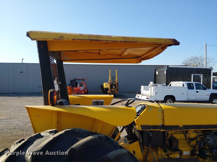 image for item NU9756 John Deere 2555 tractor