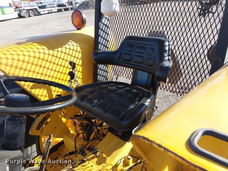 image for item NU9756 John Deere 2555 tractor