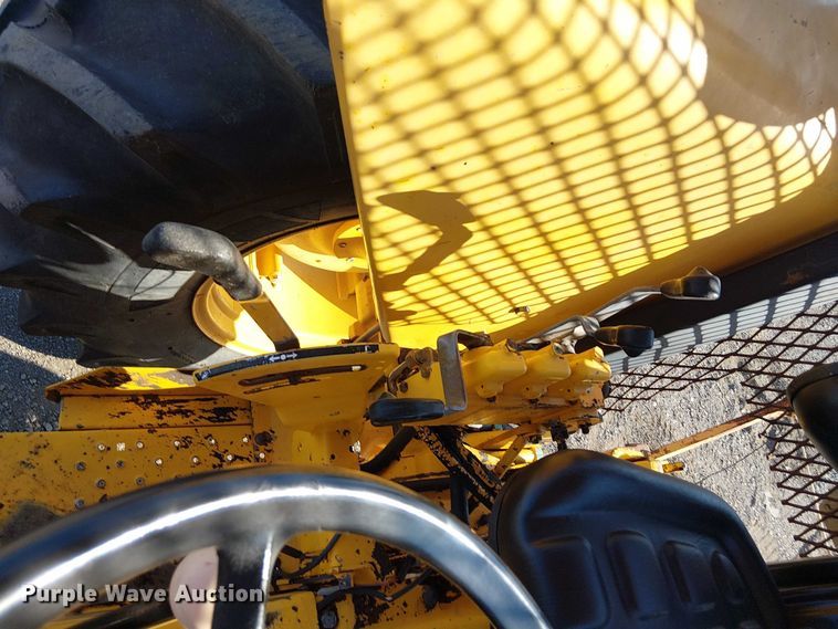 image for item NU9756 John Deere 2555 tractor