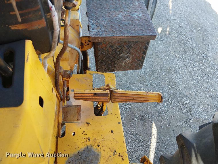 image for item NU9756 John Deere 2555 tractor