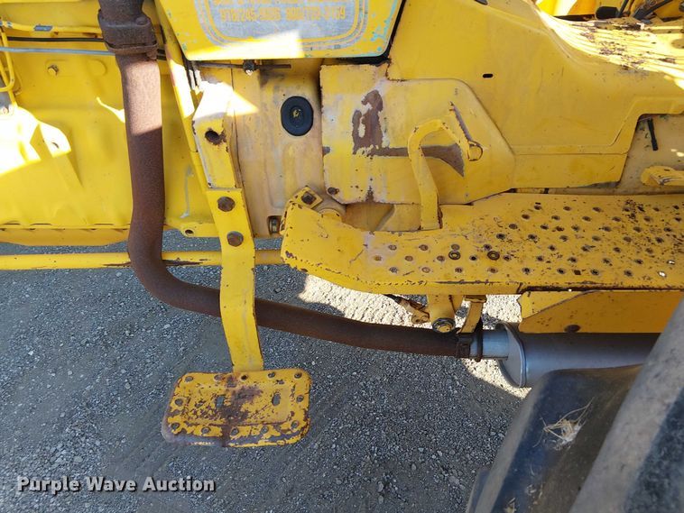 image for item NU9756 John Deere 2555 tractor