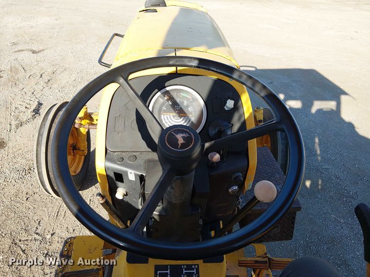 image for item NU9756 John Deere 2555 tractor