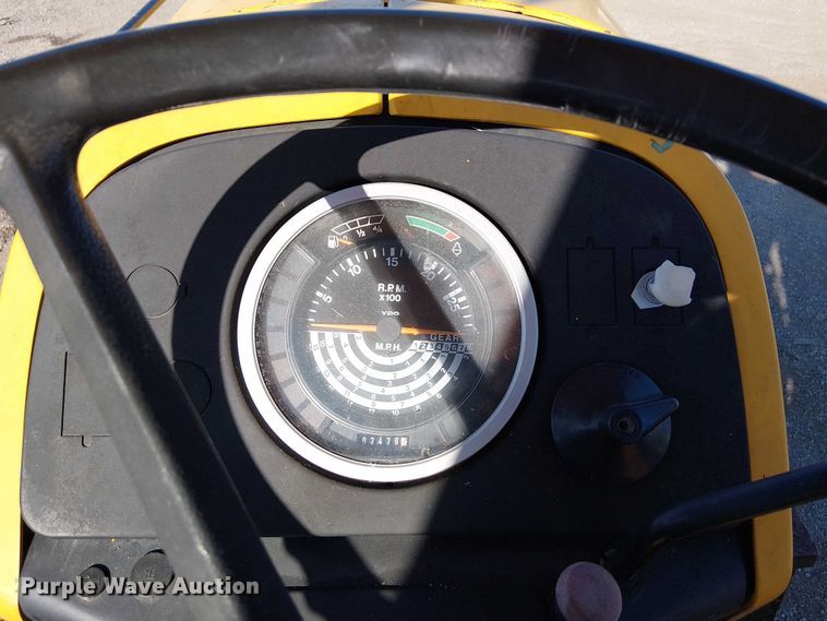 image for item NU9756 John Deere 2555 tractor