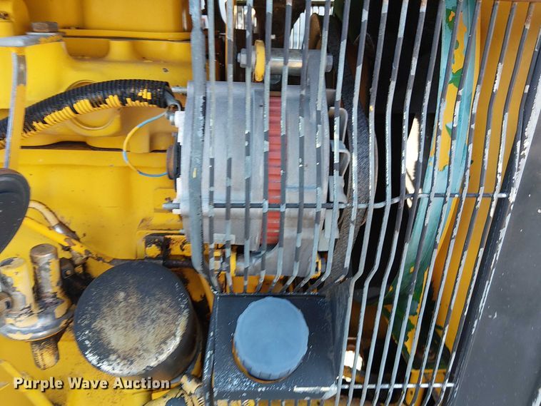 image for item NU9756 John Deere 2555 tractor