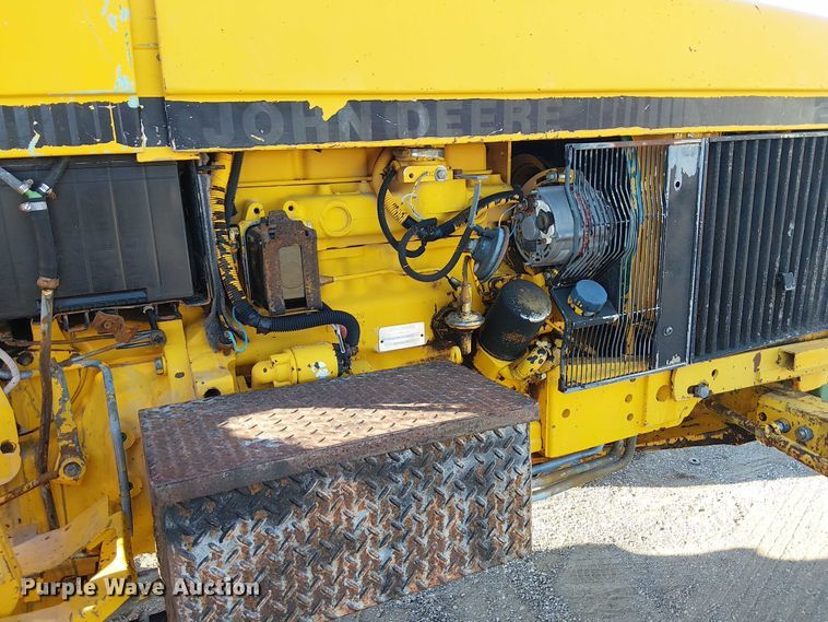 image for item NU9756 John Deere 2555 tractor