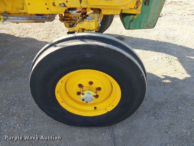 image for item NU9756 John Deere 2555 tractor